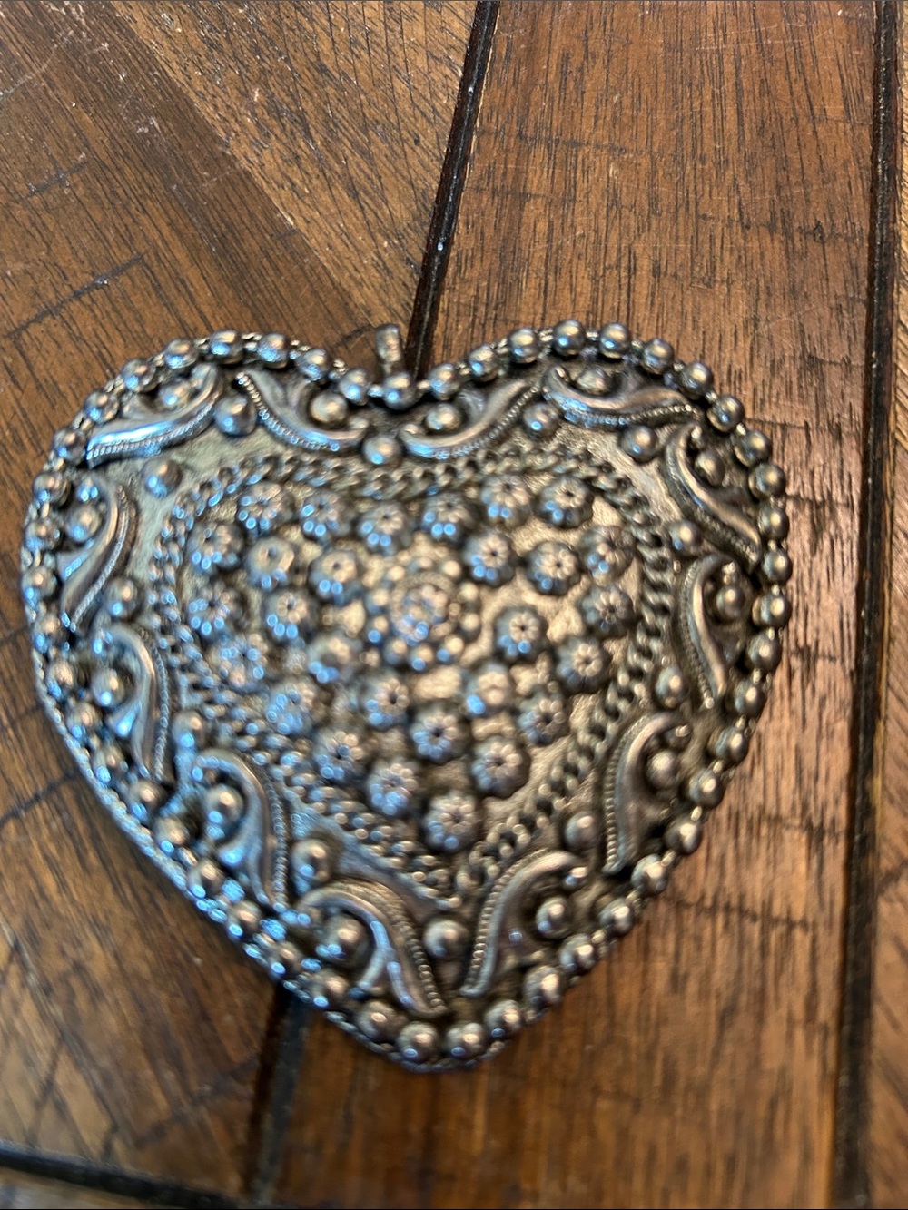 Ornate Silver Heart Accent Pendant for women Necklace